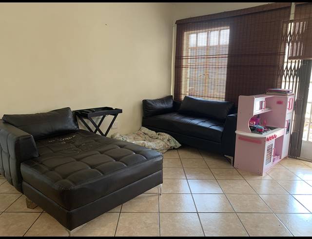 2 BEDROOM TOWNHOUSE SOLD IN PEBBLE CREEK